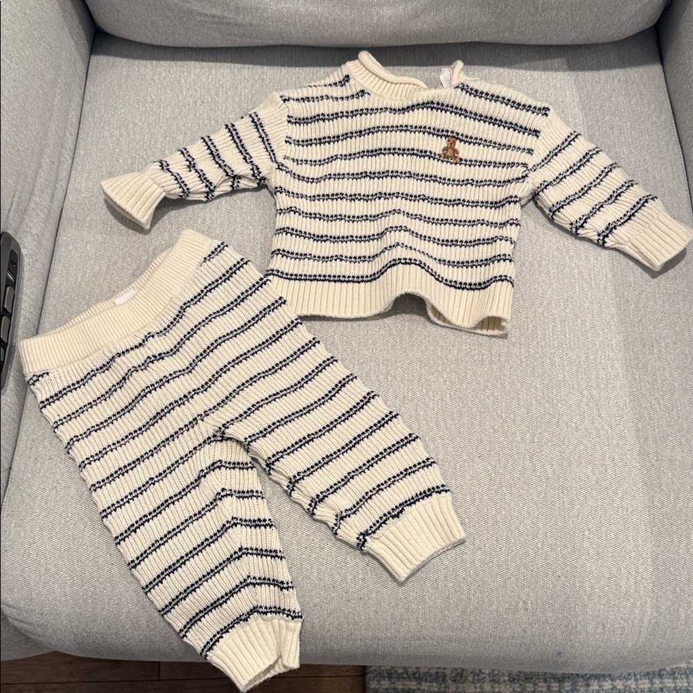 GAP Cream and Navy baby boy Matching Set NWOT